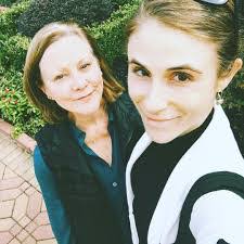 Shari Schmidt's Instagram, Twitter & Facebook