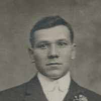 Edward Capone's Instagram, Twitter & Facebook