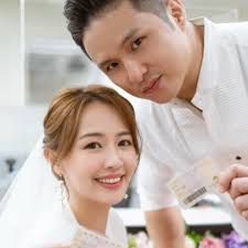 赖薇如晒甜蜜婚纱照证实结婚！