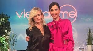 Jun 04, 2021 · marco narducci è l'ex marito di manuela villa. Justine Mattera A Vieni Da Me In Crisi Con Mio Marito Per Una Foto Di Nudo Su Instagram