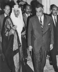 الرئيس جمال عبد الناصر الملك فيصل السادات و ذكريا محي الدين عام ١٩٦٥ people historical figures historical