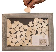Ein gebundenes buch, meist etwas größer oder dicker, mit leeren seiten. Personalisiertes Gastebuch Hochzeit Geschenk Bilderrahmen Mit 53 Holzherzen