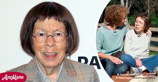She is well known for her academy. Did You Know That Ncis La S Linda Hunt Has A Wife They Ve Been Together For 32 Years