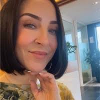 100+ perfiles de «Thalia»