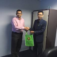 Waktu solat islam yang paling tepat di negeri kedah, kedah malaysia waktu fajar hari ini 06:14 am, waktu zohor 01:31 pm, waktu asar 04:50 dapatkan sumber paling boleh dipercayai negeri kedah waktu athan (azan) dan namaz dengan waktu solat mingguan dan jadual waktu solat mingguan. Yayasan Islam Negeri Kedah Rai Kunjungan Dari Lznk Zakat Kedah Press