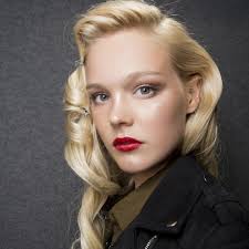 35 frais galerie de coupe cheveux femme 60 ans visage rond frais coiffure femme 60 ans 30 awesome coiffure cheveux court femme 50 ans les 24 meilleures images du tableau coiffures sur pinterest 30. Coiffure Annees 60 Idees De Coiffures Annees 60 Elle
