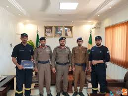 الدفاع المدني بالرياض يخمد حريقًا في موقع داخل سوق تجارية. Ù…Ø¯ÙŠØ± Ø§Ù„Ø¯ÙØ§Ø¹ Ø§Ù„Ù…Ø¯Ù†ÙŠ Ø¨Ø´Ù‚Ø±Ø§Ø¡ ÙŠÙƒØ±Ù… Ø£ÙØ±Ø§Ø¯ Ø§Ù„Ø¥Ù†Ù‚Ø§Ø° ØµØ­ÙŠÙØ© Ø´Ù‚Ø±Ø§Ø¡ Ø§Ù„Ø¥Ù„ÙƒØªØ±ÙˆÙ†ÙŠØ©