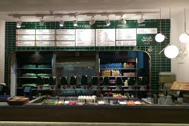 Es gibt auch parkflächen für dein auto, der nächste parkplatz ist parcare in 264 metern entfernung von salad box satu mare. Salad Box