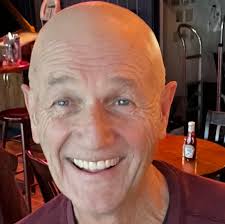 Creative chainsaw artist for custom sculpture?