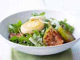 Decouvrez Notre Recette Facile Et Rapide De Salade De Figue Au Chevre Chaud Sur Cuisine Actuelle Retrou Salade De Figues Salade Chevre Salade De Chevre Chaud