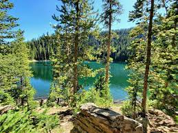 Hike To An Emerald Lagoon On The Easy Crater Lake Trail In Wyoming In 2021 Wyoming Travel Wyoming Crater Lake