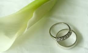 Mau dua warna dalam satu cincin tapi masih berdesain simpel? Bolehkah Bertukar Cincin Tunangan Konsultasi Agama Dan Tanya Jawab Pendidikan Islam