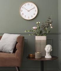 Great as a traditional flower vase with a glass insert added inside to hold water or a unique decorative piece on its own or with artificial flowers. Present Time Blumentopfe Vase Triangle Ceramic Large Green Pt3592gr The Little Green Bag