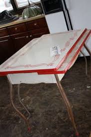 319 Vintage Enamel Kitchen Table Feb 27 2010 New England Auction Company Inc In Ct Vintage Kitchen Table Retro Kitchen Tables Vintage Kitchen