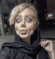 SHOW Quería parecerse a Angelina Jolie ahora la llaman "Zombie" Fanatismo  por un personaje de la farándula provocó que Sahar Tabar, una joven de  apenas 19 años cambiara por completo su rostro.