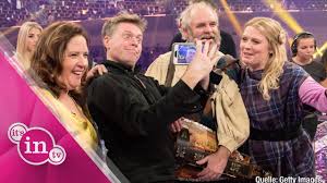 Barby kelly von der kelly family ist im alter von 45 jahren gestorben. Neues Familienmitglied I Kelly Family Feiert Comeback Mit Neuem Gesicht Youtube