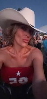 shes gone country · 33M threads