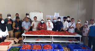 Adapun jenis produk hortikultura yang dikeluarkan dari permendag sebelumnya adalah bawang putih, bawang putih bubuk, cabe bubuk, kubis, bunga krisan, bunga heliconia, bunga anggrek, dan beberapa produk hortikultura olahan. Closed Loop Solusi Kepastian Pasar Produk Petani