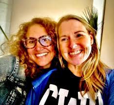 Lauri Walker's Instagram, Twitter & Facebook