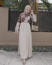 Model baju gamis kekinian untuk remaja agar tampil lebih cute. 35 Model Baju Gamis Terbaru Yang Modern Kekinian Updated 2021 Bukareview