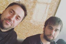 Marcin Miller wiedział, co robi. Imię jednego z jego synów oznacza  'przystojniaka'