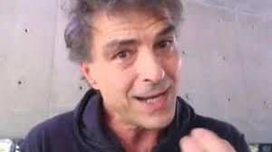 He is a male celebrity. Carlos Alberto Riccelli Urgente Youtube