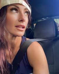 Raelene Roberts's Instagram, Twitter & Facebook