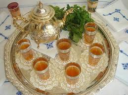 عربية تقديم الشاى والقهوة أو كما تسمى عربة الضيافة، تعتبر من أهم المقتنيات بداخل المنزل، فهي بجانب أنها قطعة ديكور رائعة ومميزة، فهي تكسب المنزل وصاحبة أناقة وفخامة عند تقديم الشاي والقهوة بها للضيوف. ØµÙˆØ± Ù„Ø·Ø±Ù‚ ØªÙ‚Ø¯ÙŠÙ… Ø§Ù„Ø´Ø§ÙŠ Ø§Ùˆ Ø§ØªØ§ÙŠ Ø§Ù„Ù…ØºØ±Ø¨ÙŠ Ù…Ù†ØªØ¯ÙŠØ§Øª Ø§Ù„Ø¬Ù„ÙØ© Ù„ÙƒÙ„ Ø§Ù„Ø¬Ø²Ø§Ø¦Ø±ÙŠÙŠÙ† Ùˆ Ø§Ù„Ø¹Ø±Ø¨ Tea Culture Tea Time Bowl