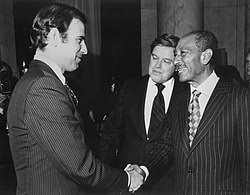 Gündemin merak edilen konuları arasında yer alan sadat nedir, sadat'ın açılımı ve kurucusu adnan tanrıverdi kimdir araştırılıyor. Anwar Sadat Wikipedia