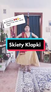 zwrotka 2 skiety i klapki, stopro i najki zarobki, wydatki, kubki i blanty koledzy, ławki, ziomy do trawki na grillu pod blokiem smażymy fanty. Muzyka Skiety Klapki Stworzona Przez Autora Kabe Kizo Popularne Piosenki Na Tiktok