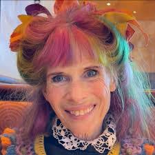 Victoria Mackenzie's Instagram, Twitter & Facebook