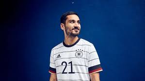 Wie sehen alle dfb deutschland ⚽ em trikots aus? Dfb Trikots Vorgestellt In Diesem Outfit Will Fussballnationalmannschaft Zur Em Der Spiegel