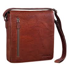 L'incontournable sac besace pour homme a désormais une place assurée dans le choix des sacs pour hommes. Jones Besace Homme Cuir Marron