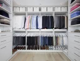 California closets provides a range of unique and beautiful custom closets, closet organizers, and home storage systems for any room in the home. Walk In Closet Systems Walk In Closet Design Ideas California Closets Closets Estilo Californiano Diseno De Closet Armarios De Dormitorio
