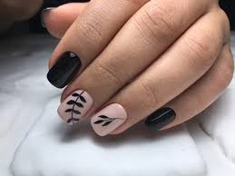 Siyah Ve Bej Kalici Oje Rengi Ile Kombinlenmis Tirnak Uygulamasi Kalicioje Proteztirnak Randevu Icin Arayiniz 02125854601 Tirnak Oje Fikirleri Tirnak Sanati
