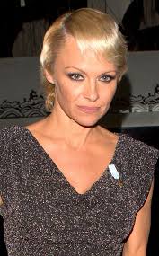 Jeg er lei og forbanna på at Pamela Anderson får skryt for å "aldres med  stil" og "uten sminke". Ja, jeg er glad for at hun virker lykkeligere, men  det krevde mye