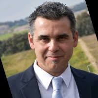 8 "Eduardo Vetere" profiles