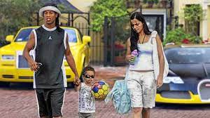 Gerüchte über einen möglichen wechsel von superstar ronaldinho haben für wirbel beim fc barcelona gesorgt. So Gibt Ronaldinho Gaucho Seine Millionen Aus Youtube