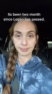 Kyndra Cruz's Instagram, Twitter & Facebook