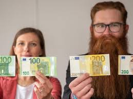 Die geldscheine sollen schwerer zu fälschen sein als bisher. Vorstellung In Kiel Bundesbank Zeigt Neue 100 Und 200 Euro Noten