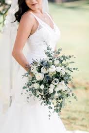 Bridal Bouquet Bouquet Greenery Bohemian Bride Bridal Style White Flowers Veil Wedding Dress Wild Bruiloft Kleuren Paletten Bruiloft Decoratie