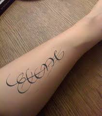 Voici une sélection de tatouages. Ecriture Tatouage 20 Idees Pour Un Tatouage De Phrase Sur L Avant Bras