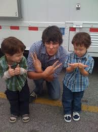 Omgosh It S Rodrick And The Kids Who Played Manny This Is Adorable Wimpy Kid Movie Wimpy Kid Zoo Wee Mama