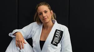 During classes, you'll learn techniques and spar with a variety of partners. I Tried Brazilian Jiu Jitsu For A Year And This Is What Happened