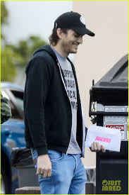 Jun 20, 2021 · mila and ashton welcome their second child (a son!) named dimitri portwood kutcher. Ashton Kutcher Mila Kunis Keep Each Other Company At The Dmv Photo 4448526 Ashton Kutcher Mila Kunis Pictures Just Jared