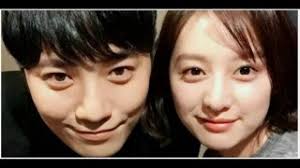 Nhưng trên thực tế, jin goo đã là chồng người ta nên không ít người xem tỏ ra hiếu kì về thái mặc dù hợp tác ăn ý với kim ji won, song jin goo lại thích. How Did Jin Goo S Wife React To His Romance With Kim Ji Won In Descendants Of The Sun Youtube