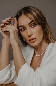 👰‍♀️💍🤵‍♂️ Lorena Buble și Darius Fetti și-au unit destinele într-o nuntă  de poveste la Domeniul Transilvania! ✨ Un cadru de basm pentru amintiri de  neuitat. 🤍 Casă de piatră, dragilor! ❣️ Vă