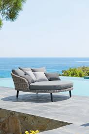 Coin Piscine Des Idees Deco Pour Bien L Amenager Lit De Piscine Mobilier De Jardin Design Piscine