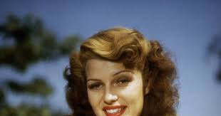 Rita Hayworth: Jej twarz zdobiła bombę atomową