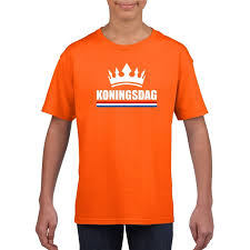 Koningsdag kan natuurlijk niet gevierd worden zonder kroontje. Oranje Koningsdag Met Een Kroon Shirt Kinderen Oranje Artikelen Oranje Fanshop Nl